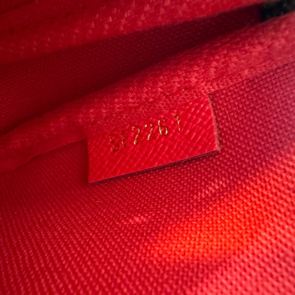 Louis Vuitton Christmas edition Mini Pochette - Picture 6 of 6